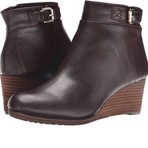 Dr. Scholl’s wedge ankle boots